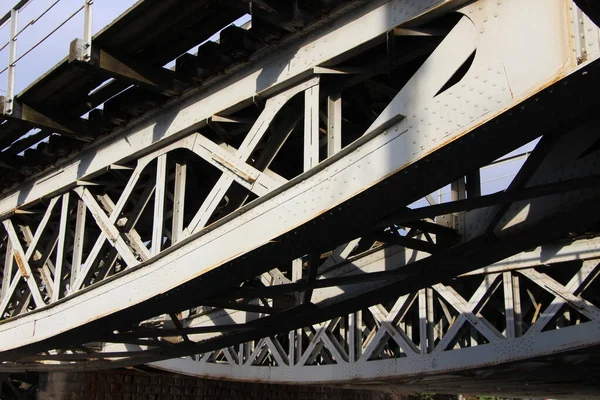 Närbild Centralspännvidden Järnvägsbron Med Dubbelspår Med Gårdarna Nedåt Med Den — Stockfoto