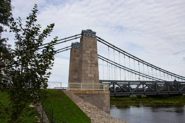 Seitenansicht Der Pylonen Der Kettenbrücke — Stockfoto