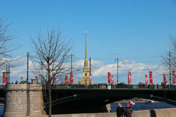 Petersburg Russia May 2021 View Exchange Bridge Decorated Red Flags — Stock Photo, Image