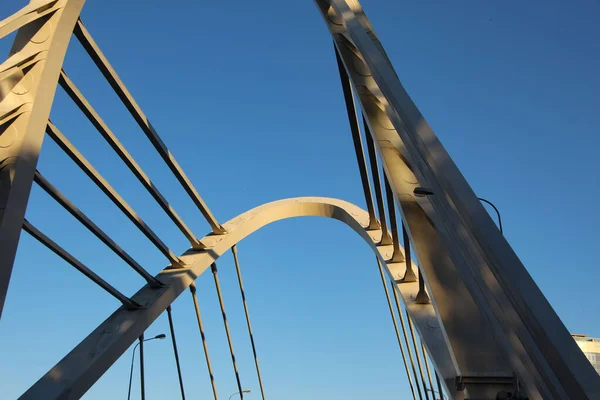 Untere Ansicht Des Schrägseilbrücke Mastes Und Der Seile — Stockfoto