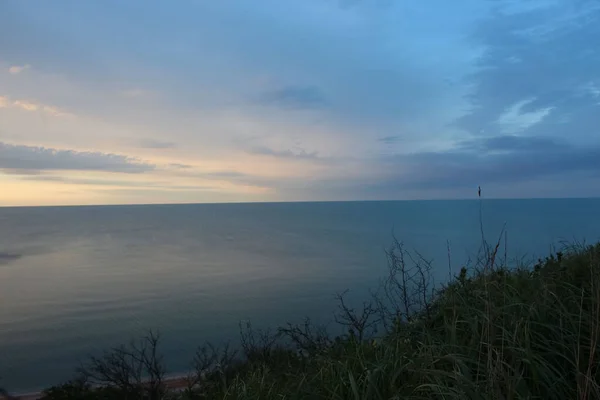 Vista Costa Alta Para Mar Céu Com Reflexo Pôr Sol — Fotografia de Stock