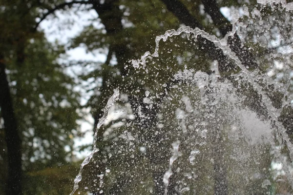 Primer Plano Chorros Fuentes Salpicaduras Los Rayos Parque Ciudad Otoño — Foto de Stock