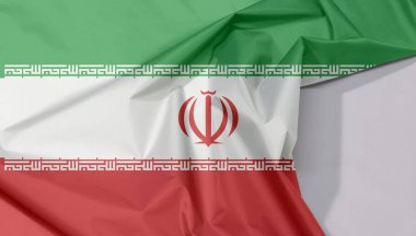 İran kumaş krep ve kat beyaz alan, yeşil beyaz ve kırmızı renk, Ulusal Amblem ve Takbir Kufic yazısında yazılı.