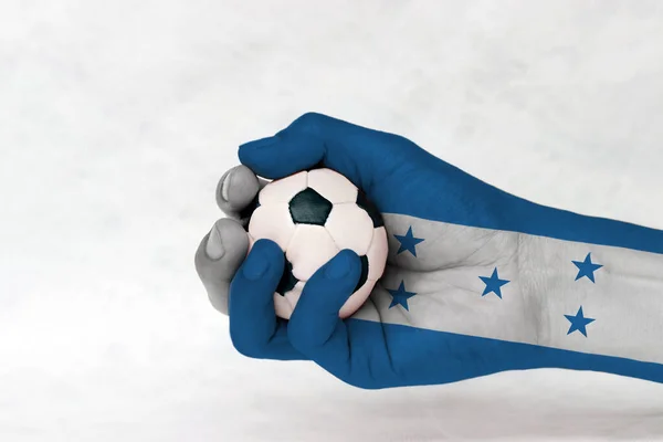Mini Palla Calcio Honduras Bandiera Dipinta Mano Sfondo Bianco Concetto — Foto Stock