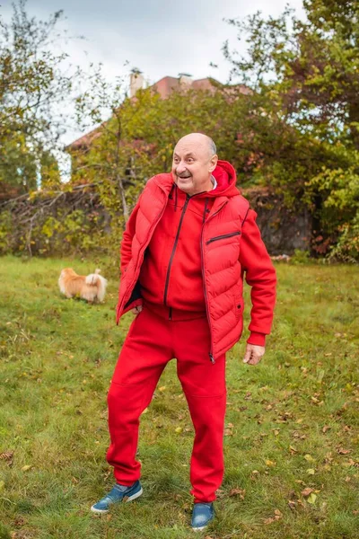 Älterer Mann Roter Sportbekleidung Mann Ruhestand Lebensstil Älterer Menschen — Stockfoto