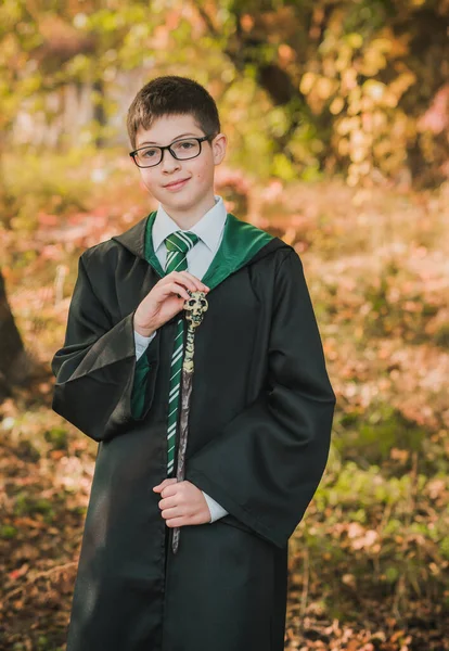 Παιδί Μάγος Ένας Νεαρός Μαθητής Της Σχολής Μαγείας Επινοεί Αγόρι — Φωτογραφία Αρχείου