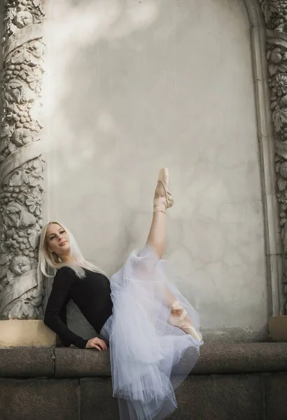 Jeune Ballerine Costume Ballet Dansant Obscurité Souffle Liberté Concept Belle — Photo