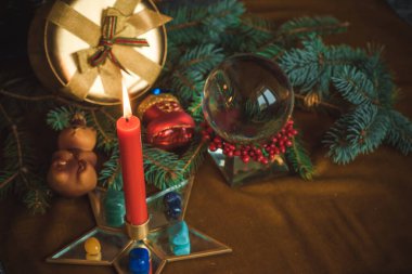 Tarot kartları, sihirli top ve diğer sihirli balolar hakkındaki Noel kehanetleri kavramı