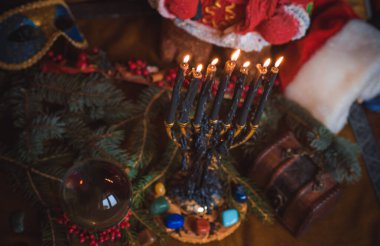 Tarot kartları, sihirli top ve diğer sihirli balolar hakkındaki Noel kehanetleri kavramı