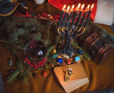 Tarot kartları, sihirli top ve diğer sihirli balolar hakkındaki Noel kehanetleri kavramı