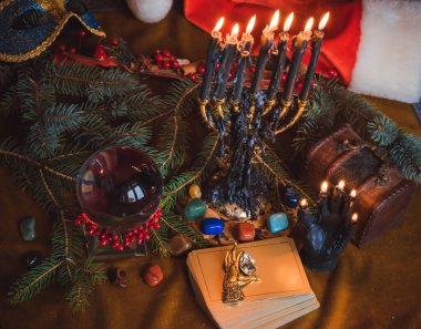 Tarot kartları, sihirli top ve diğer sihirli balolar hakkındaki Noel kehanetleri kavramı