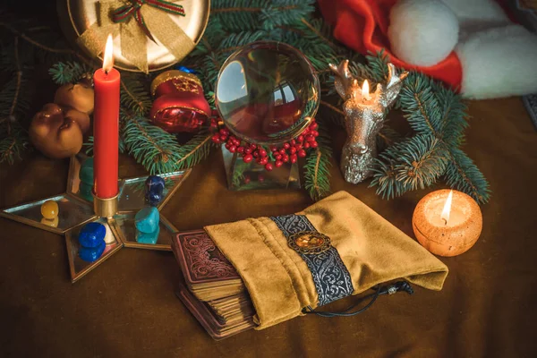 Tarot kartları, sihirli top ve diğer sihirli balolar hakkındaki Noel kehanetleri kavramı