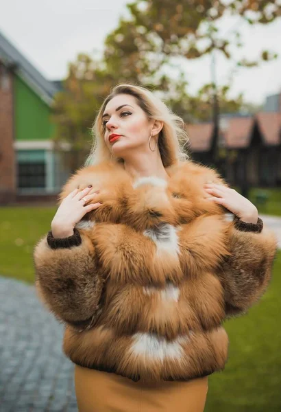 Gorgeous Size Blonde European Woman Luxury Fur Coat Women Beauty — Stock Photo, Image