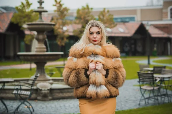 Gorgeous Size Blonde European Woman Luxury Fur Coat Women Beauty — стоковое фото