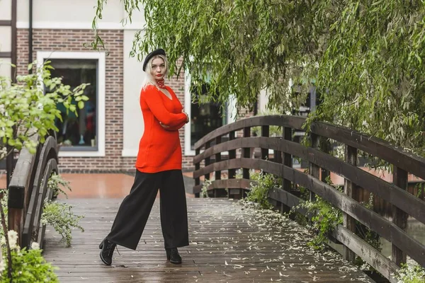 Mulher Cidade Além Tamanho Loira Agradável Mulher Livre Retrato Senhora — Fotografia de Stock