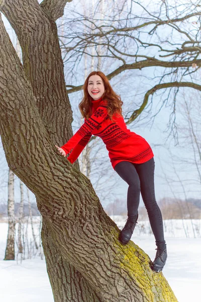 Feiertage Weihnachten Winterzeit Frau Urlaub Spazieren Freien Mädchen Warmen Modischen — Stockfoto