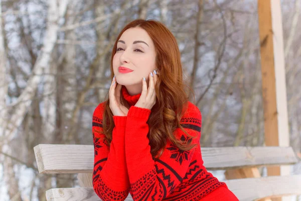 Feestdagen Kerst Wintertijd Vrouw Vakantie Wandelen Buiten Meisje Warme Modieuze — Stockfoto