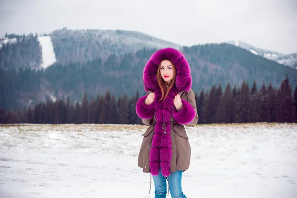 Beautiful Woman Fashionable Colorful Park Jacket Cold Time Outdoor Fashion — Stock Photo, Image