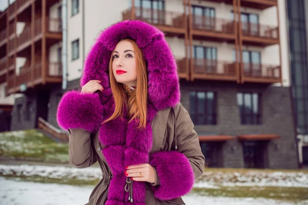 Beautiful Woman Fashionable Colorful Park Jacket Cold Time Outdoor Fashion — Stock Photo, Image