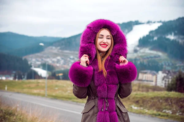 Beautiful Woman Fashionable Colorful Park Jacket Cold Time Outdoor Fashion — Stock Photo, Image