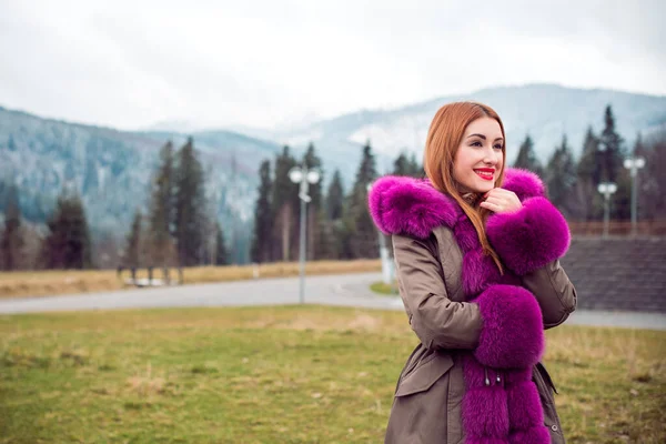 Beautiful Woman Fashionable Colorful Park Jacket Cold Time Outdoor Fashion — Stock Photo, Image