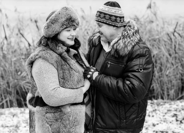 Senior Par Vinter Park Natur Bakgrund Kul Vintern Eller Hösten — Stockfoto