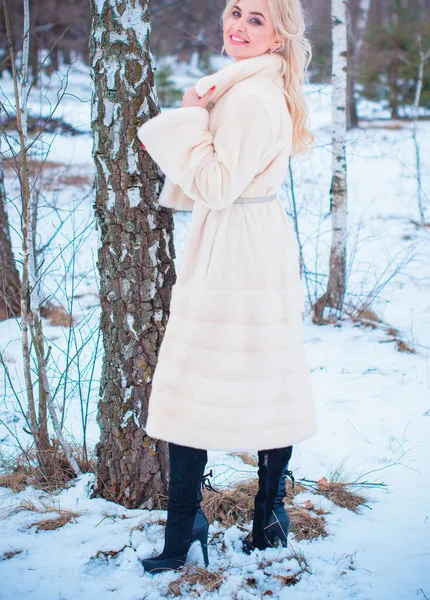 Pretty Nice Woman Christmas Time Outdoor Fashionable Lady Fur Coat — стоковое фото