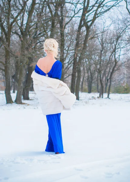 Férias Inverno Celebração Conceito Pessoas Jovem Mulher Sexy Vestido Azul — Fotografia de Stock