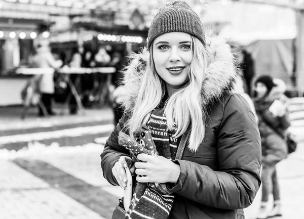 Roztomilé Velikost Dívka Baví Městě Životní Styl Moderních Mladých Lidí — Stock fotografie