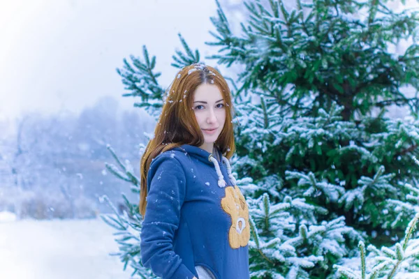 Happy Cute Woman Snow Looking Upwards Winter Weather Theme Image — Stock Photo, Image