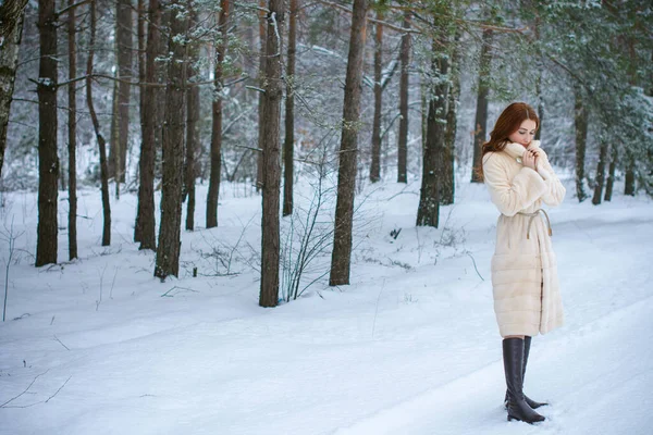 Días Festivos Navidad Invierno Mujer Vacaciones Pie Aire Libre Chica —  Fotos de Stock