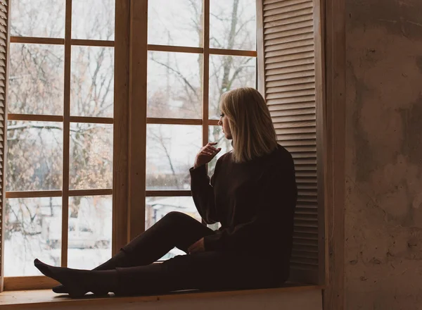 Depressão Sazonal Outono Tempo Inverno Mulher Triste Pensando Algo Conceito — Fotografia de Stock