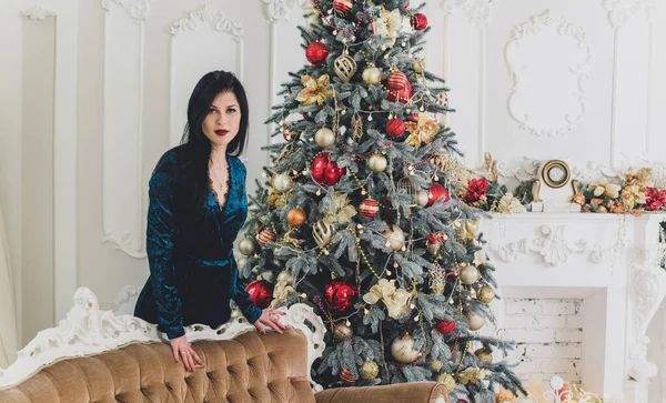 Christmas Cozy Atmosphere Home Beautiful Lockdown Elegant Woman Christmas Tree — Stock Photo, Image