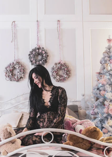 Natale Atmosfera Accogliente Casa Bellissimo Isolamento Elegante Donna Vicino All — Foto Stock