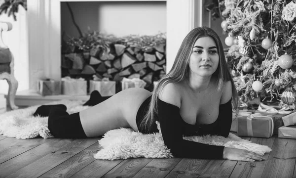 Mulher Bonita Macia Atmosfera Natal Beleza Feminina Moderna Mulher Agradável — Fotografia de Stock