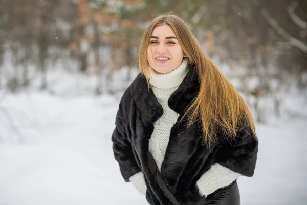 Trevlig Storlek Dam Naturen Höst Vinter Säsong Tid Flicka Med — Stockfoto