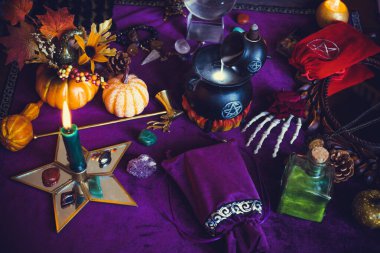 Tahmin konsepti. Eski sihir, Tarot kartları ve kehanet, falcılık sahnesi
