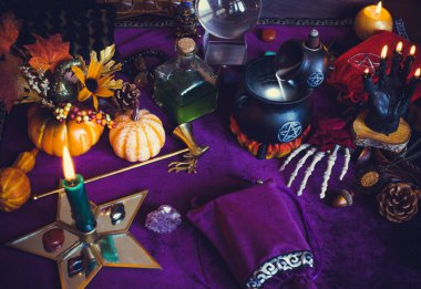 Tahmin konsepti. Eski sihir, Tarot kartları ve kehanet, falcılık sahnesi