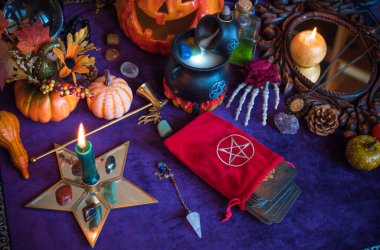 Tahmin konsepti. Eski sihir, Tarot kartları ve kehanet, falcılık sahnesi