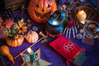 Tahmin konsepti. Eski sihir, Tarot kartları ve kehanet, falcılık sahnesi