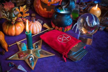 Tahmin konsepti. Eski sihir, Tarot kartları ve kehanet, falcılık sahnesi