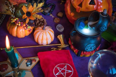 Tahmin konsepti. Eski sihir, Tarot kartları ve kehanet, falcılık sahnesi