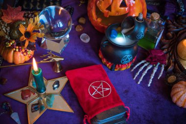 Tahmin konsepti. Eski sihir, Tarot kartları ve kehanet, falcılık sahnesi