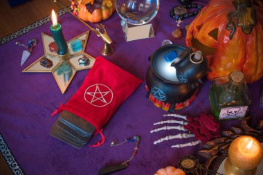 Tahmin konsepti. Eski sihir, Tarot kartları ve kehanet, falcılık sahnesi