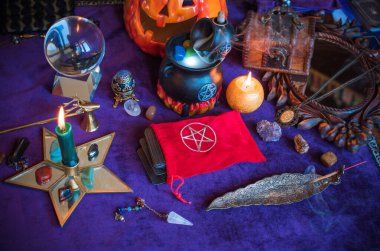 Tahmin konsepti. Eski sihir, Tarot kartları ve kehanet, falcılık sahnesi