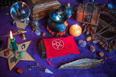 Tahmin konsepti. Eski sihir, Tarot kartları ve kehanet, falcılık sahnesi