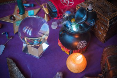 Tahmin konsepti. Eski sihir, Tarot kartları ve kehanet, falcılık sahnesi
