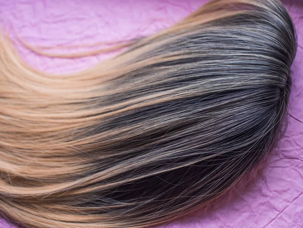 Peruki Naturalne Syntetyczne Włosy Kobieca Koncepcja Piękna Zamknij Zdjęcie Peruki — Zdjęcie stockowe