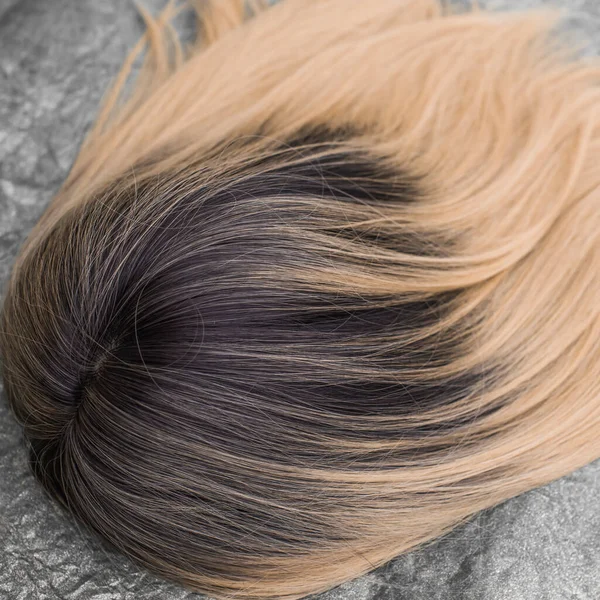 Peruki Naturalne Syntetyczne Włosy Kobieca Koncepcja Piękna Zamknij Zdjęcie Peruki — Zdjęcie stockowe