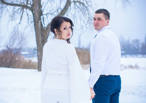 Happy Couple Having Fun Embracing Outdoors Snow Park Winter Magical — Stock Photo, Image